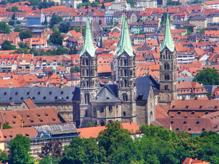 Ein beeindruckender Blick auf das Fränkische Rom mit dem Bamberg Dom im Vordergrund